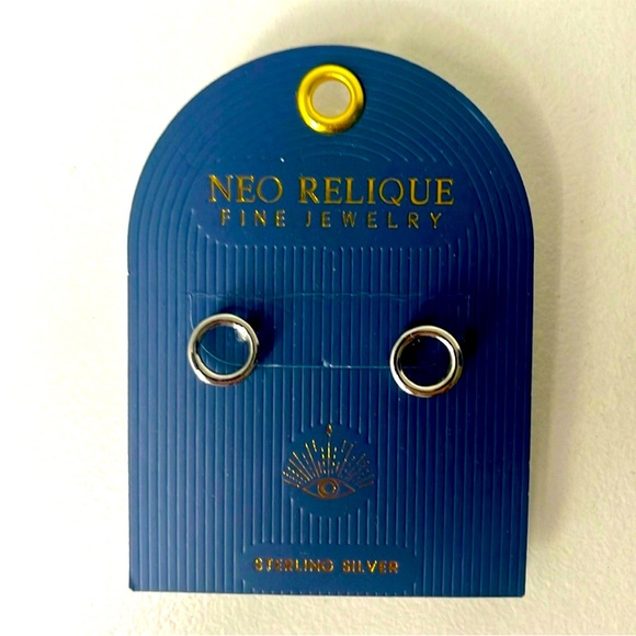 NWOT Bundle of 8 Pairs of Small Earrings - Picture 4 of 5